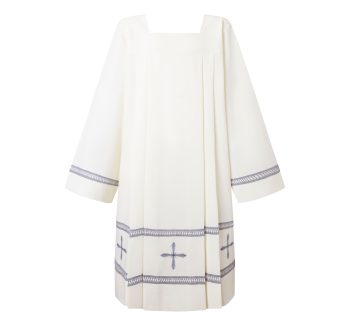 Roquete sacerdote cruz