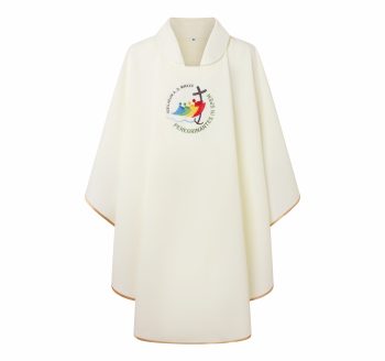 Casulla bordada color blanco con logotipo oficial de Jubileo 2025