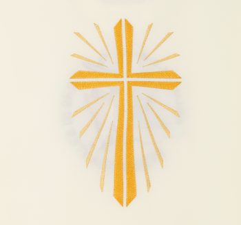 Casulla bordada color blanco con logotipo oficial de Jubileo 2025 - Imagen 3