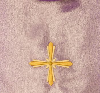Casulla de sacerdote bordada - Imagen 3
